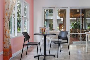 Charlie House Pinklao