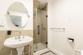 B&B Hillhouse
