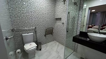 Max Hotel