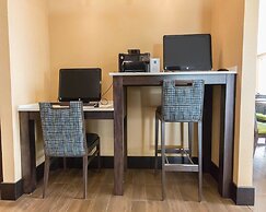 Comfort Inn & Suites Airport North