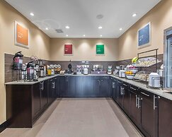 Comfort Inn & Suites Airport North