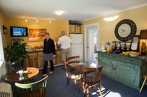 Schooner Bay Motor Inn
