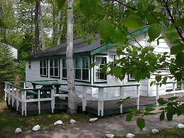 Birch Cliff Lodge on Baptiste Lake