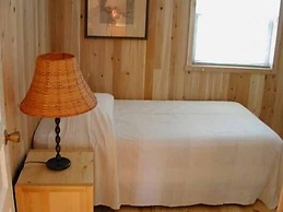 Birch Cliff Lodge on Baptiste Lake