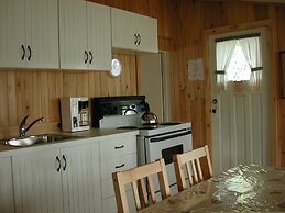 Birch Cliff Lodge on Baptiste Lake