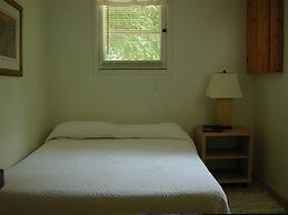 Birch Cliff Lodge on Baptiste Lake