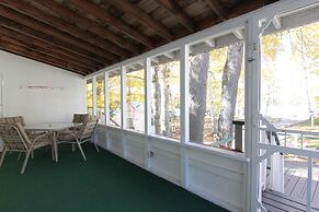 Birch Cliff Lodge on Baptiste Lake