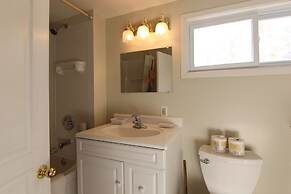 Birch Cliff Lodge on Baptiste Lake