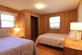 Birch Cliff Lodge on Baptiste Lake