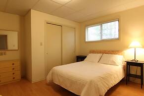 Birch Cliff Lodge on Baptiste Lake