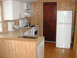 Birch Cliff Lodge on Baptiste Lake