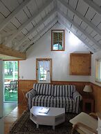 Birch Cliff Lodge on Baptiste Lake