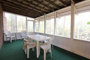 Birch Cliff Lodge on Baptiste Lake