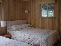 Birch Cliff Lodge on Baptiste Lake