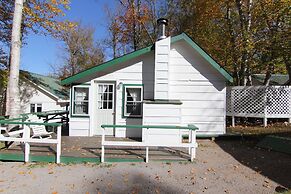 Birch Cliff Lodge on Baptiste Lake