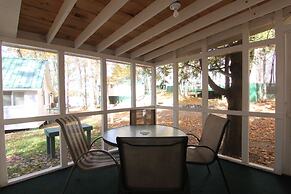 Birch Cliff Lodge on Baptiste Lake