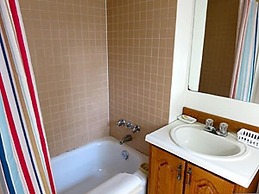 Birch Cliff Lodge on Baptiste Lake