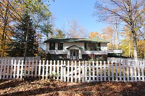 Birch Cliff Lodge on Baptiste Lake