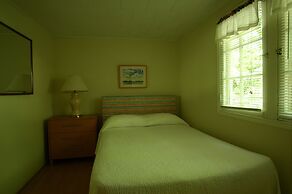 Birch Cliff Lodge on Baptiste Lake