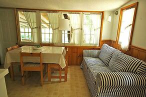 Birch Cliff Lodge on Baptiste Lake