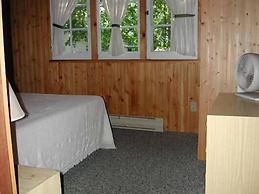 Birch Cliff Lodge on Baptiste Lake