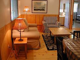 Birch Cliff Lodge on Baptiste Lake