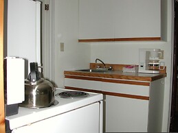 Birch Cliff Lodge on Baptiste Lake