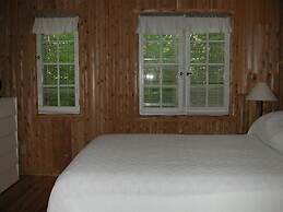 Birch Cliff Lodge on Baptiste Lake