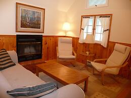 Birch Cliff Lodge on Baptiste Lake