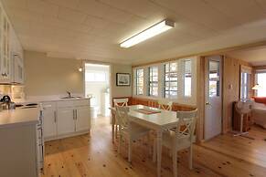 Birch Cliff Lodge on Baptiste Lake