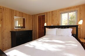 Birch Cliff Lodge on Baptiste Lake