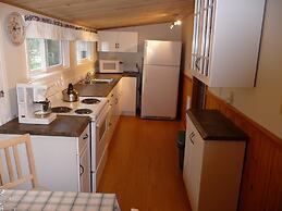 Birch Cliff Lodge on Baptiste Lake