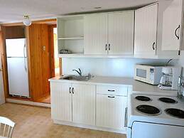 Birch Cliff Lodge on Baptiste Lake