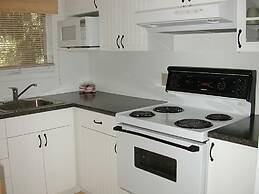 Birch Cliff Lodge on Baptiste Lake