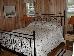 Birch Cliff Lodge on Baptiste Lake