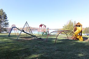 Birch Cliff Lodge on Baptiste Lake