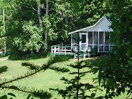 Birch Cliff Lodge on Baptiste Lake