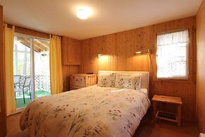 Birch Cliff Lodge on Baptiste Lake