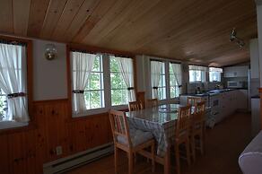 Birch Cliff Lodge on Baptiste Lake