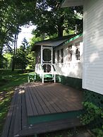 Birch Cliff Lodge on Baptiste Lake