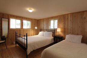 Birch Cliff Lodge on Baptiste Lake