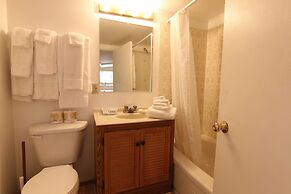 Birch Cliff Lodge on Baptiste Lake