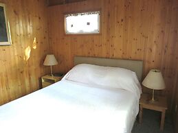 Birch Cliff Lodge on Baptiste Lake