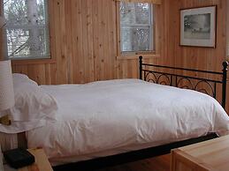 Birch Cliff Lodge on Baptiste Lake