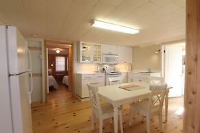 Birch Cliff Lodge on Baptiste Lake