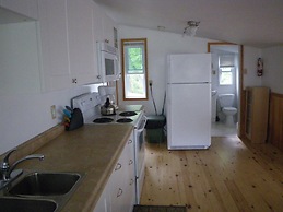 Birch Cliff Lodge on Baptiste Lake