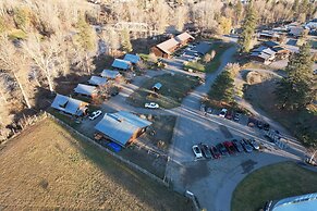 Methow River Lodge & Cabins