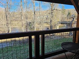 Methow River Lodge & Cabins