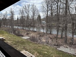 Methow River Lodge & Cabins