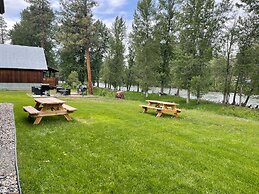 Methow River Lodge & Cabins